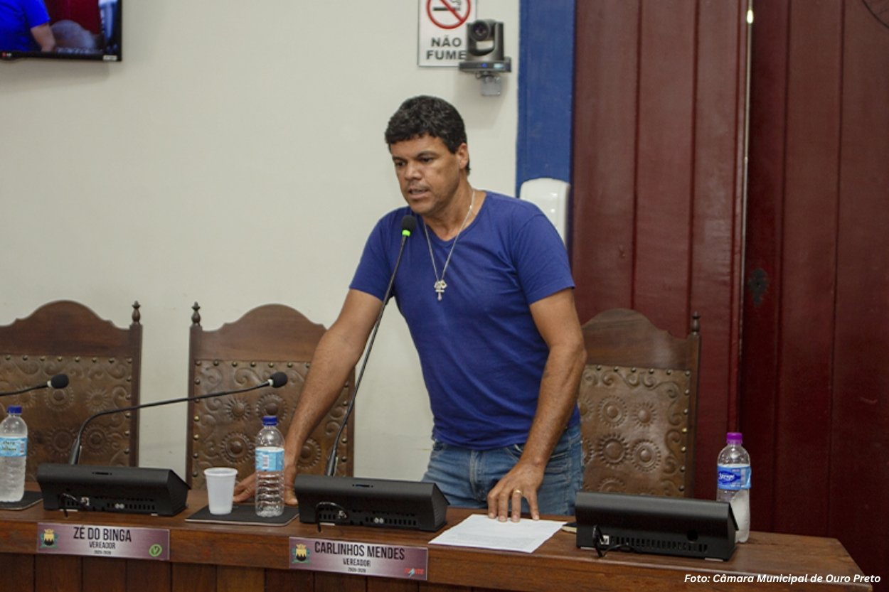 Após solicitação de Carlinhos Mendes, CEMIG substitui poste danificado