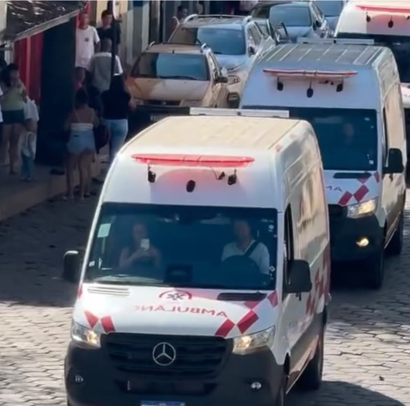 Mariana recebe três ambulâncias 0 km para reforçar atendimento pelo SUS