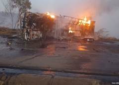 Caminhão pega fogo após colisão com ônibus da Pássaro Verde, deixando vítimas carbonizadas e 23 feridos 