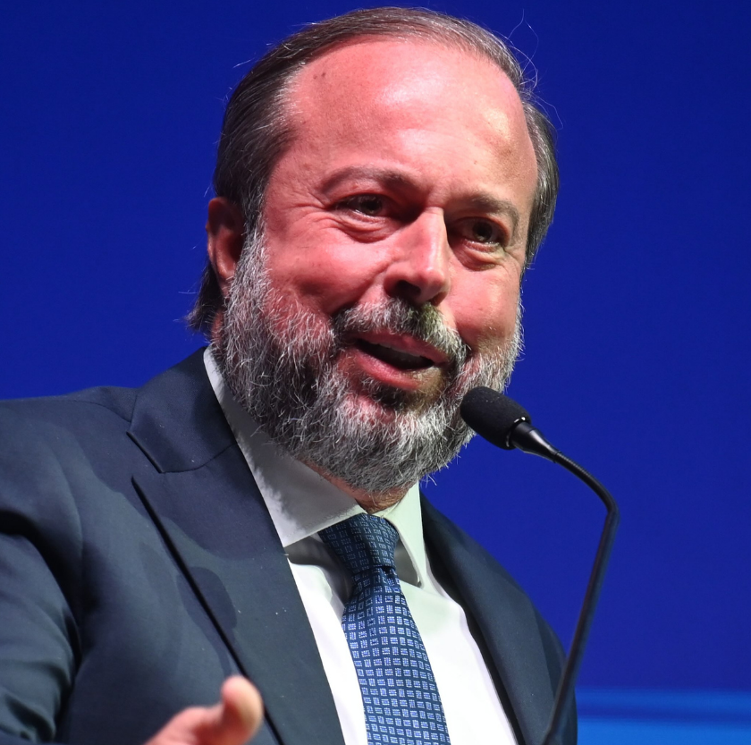 Ministro Alexandre Silveira visita Mariana para assinar acordo de R$ 100 milhões