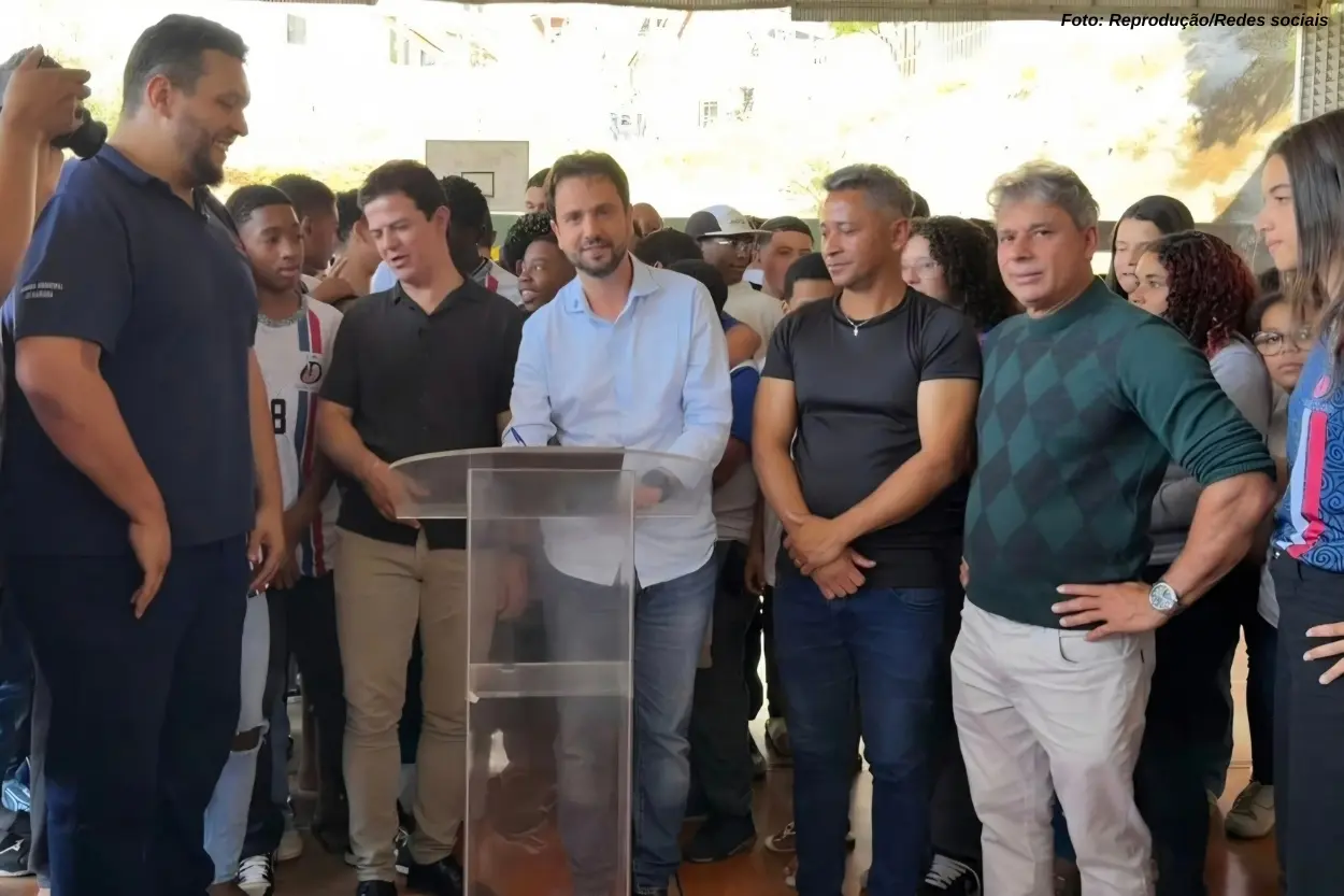 Prefeito de Mariana assina ordem de serviço para obras na Escola Municipal Dom Oscar