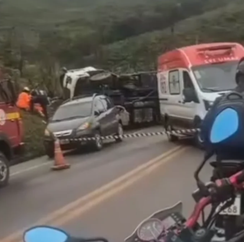 Seis pessoas ficam feridas em acidente com carreta entre Mariana e Ouro Preto