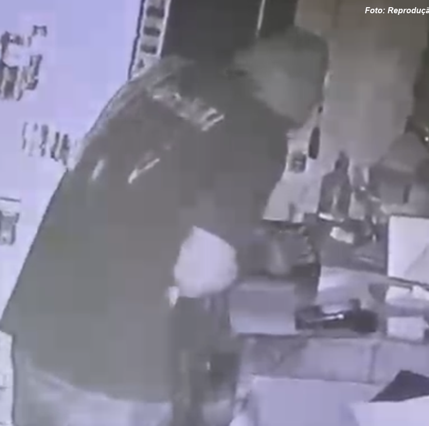Câmera flagra furto em pastelaria no Centro Histórico de Ouro Preto