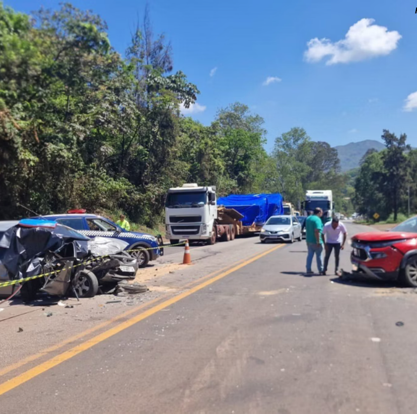 Batida frontal deixa uma mulher morta e quatro feridos na BR-040, em Congonhas