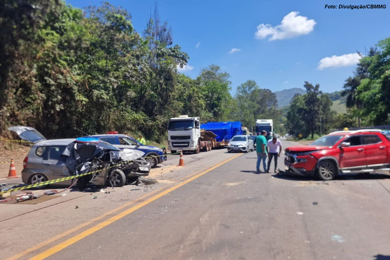 Batida frontal deixa uma mulher morta e quatro feridos na BR-040, em Congonhas