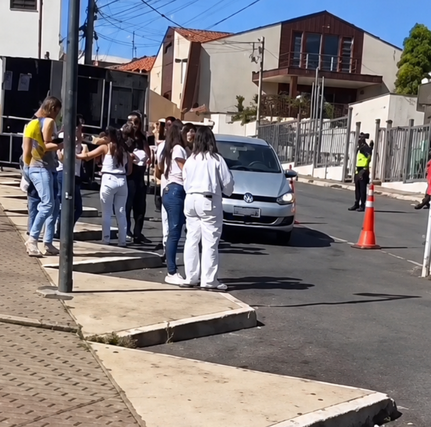 Praça da Bauxita recebe blitz educativa sobre saúde mental