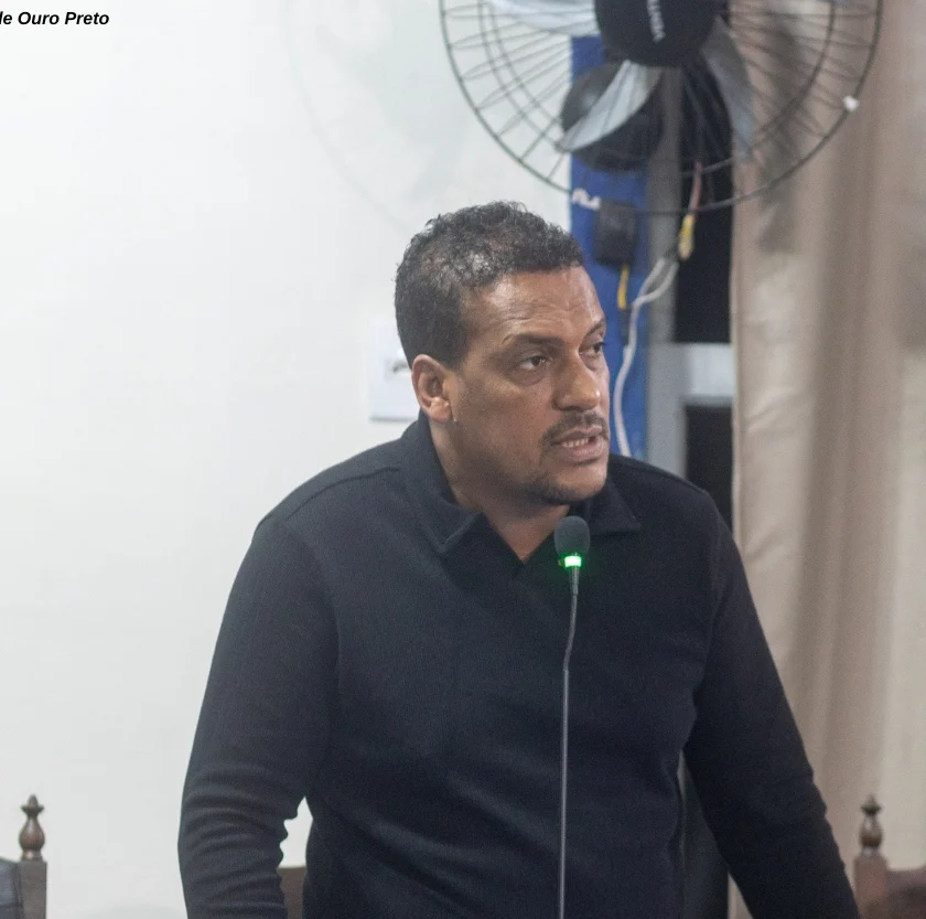 Wemerson Titão solicita esclarecimentos sobre transporte de alunos da APAE em Ouro Preto