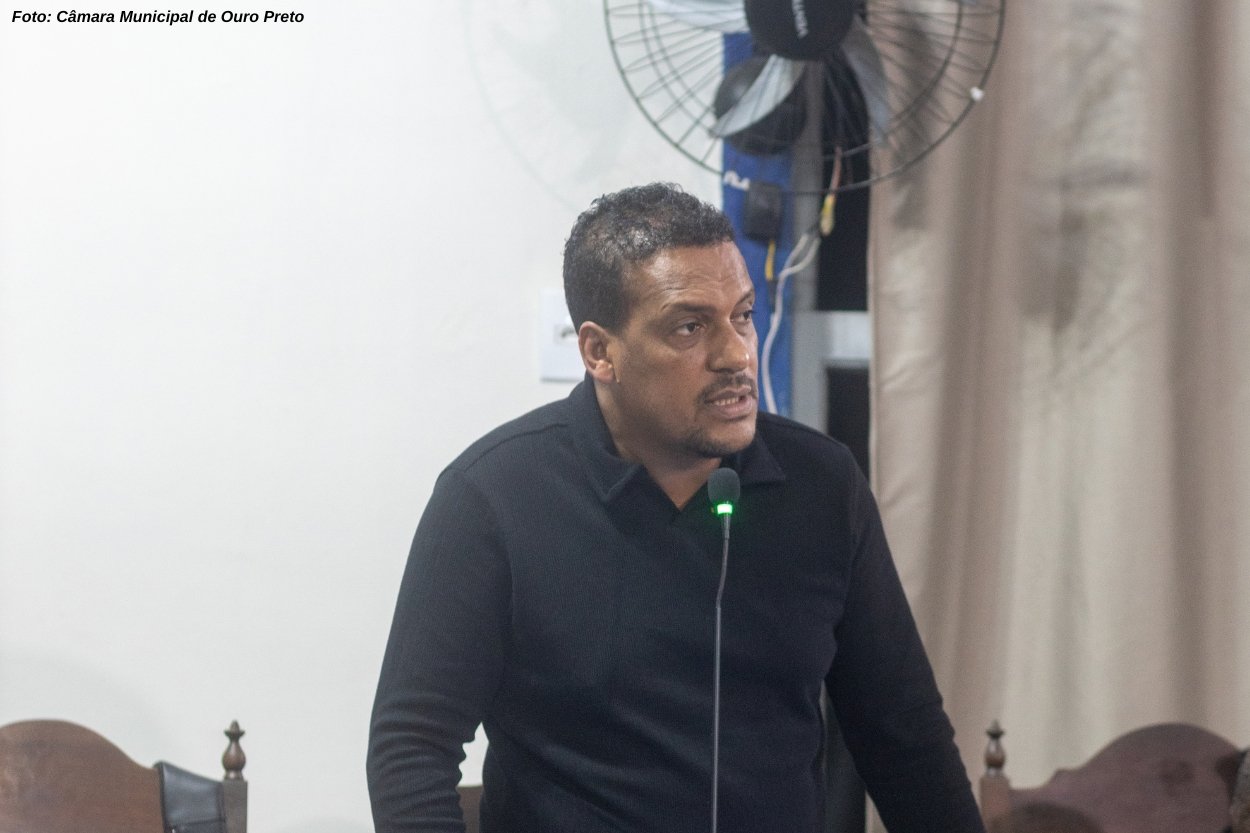 Wemerson Titão solicita esclarecimentos sobre transporte de alunos da APAE em Ouro Preto