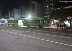 Atraso salarial leva motoristas de ônibus a paralisar transporte coletivo em Conselheiro Lafaiete