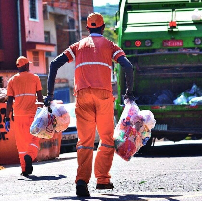 Descarte irregular de seringa fere gari durante coleta de lixo em Lafaiete