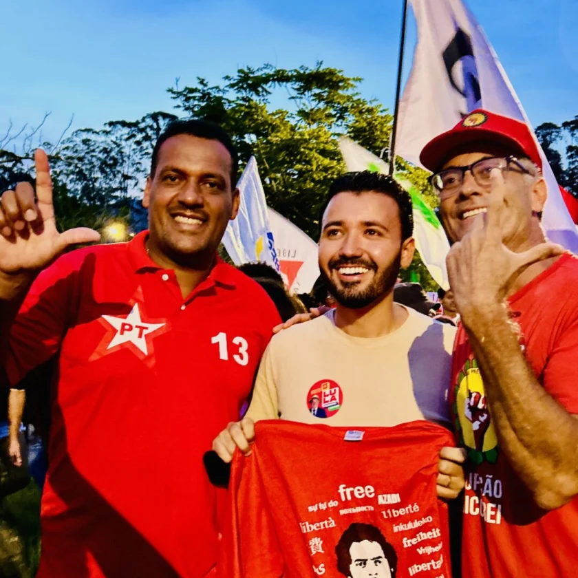 Mais de 6 mil estudantes vão às ruas de Ouro Preto em ato pró-Lula