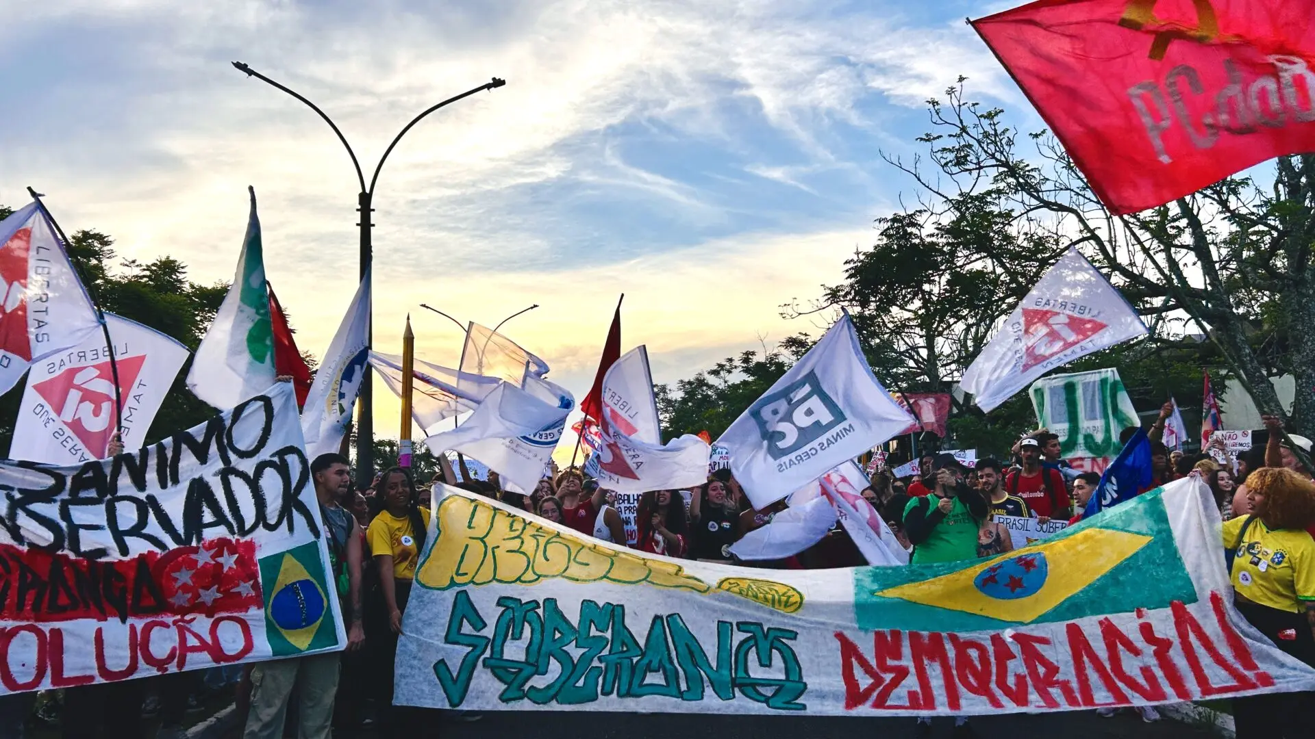 Estudantes da UFOP organizam marcha em defesa do ensino público e da soberania nacional