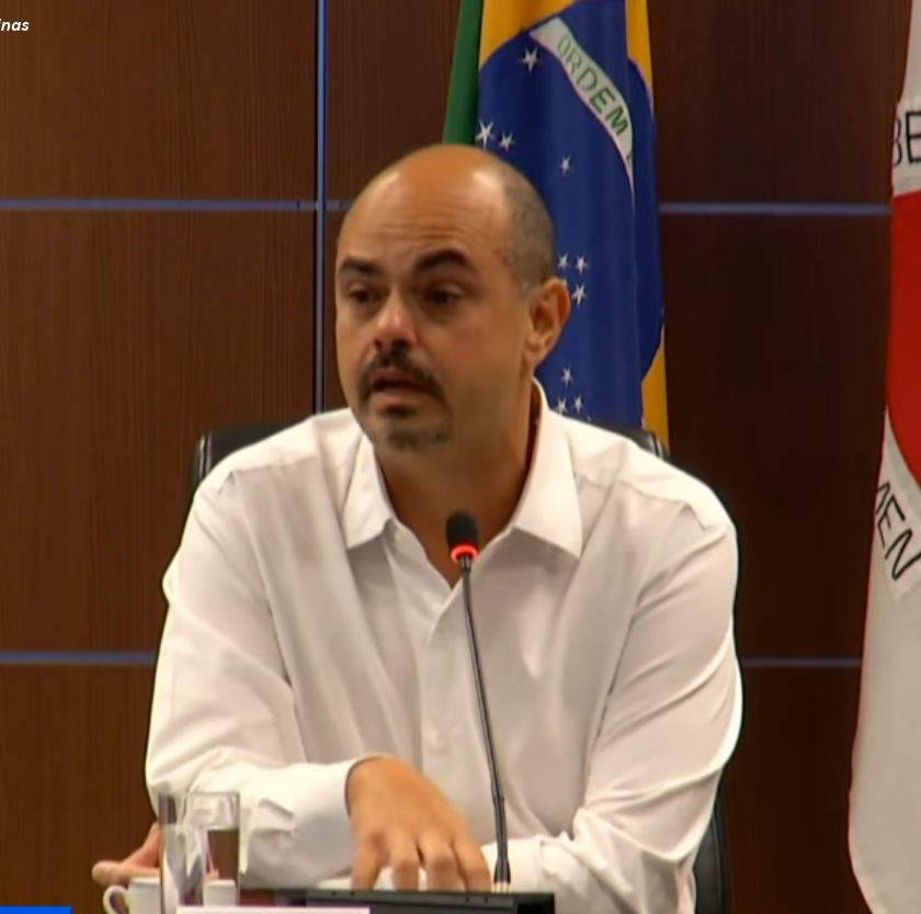 Mateus Simões chora em primeira reunião de transição do Governo de Minas