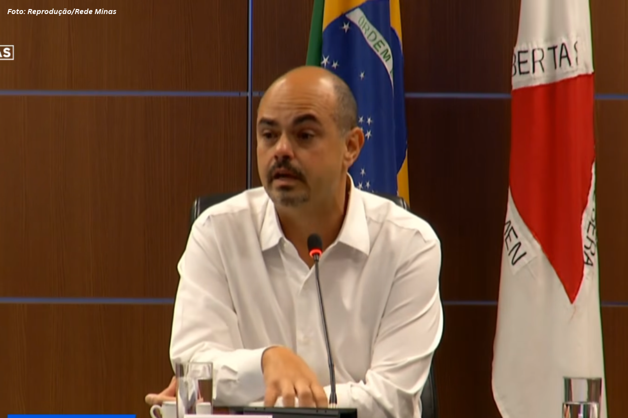 Mateus Simões chora em primeira reunião de transição do Governo de Minas