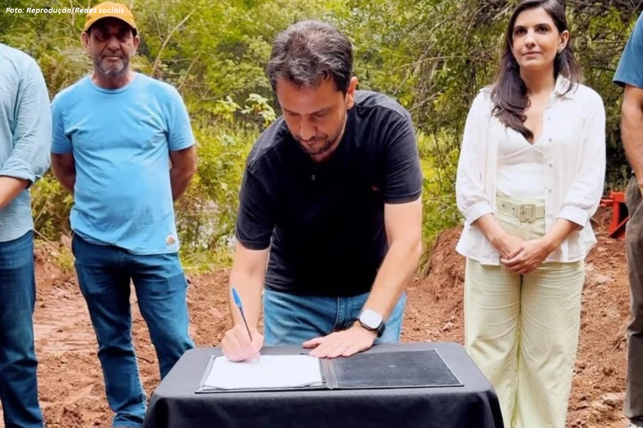 Prefeito de Mariana assina ordem de serviço para ponte entre Camargos e Novo Bento