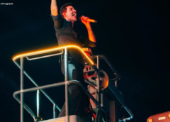 Gusttavo Lima leva ao 40º Festival da Batata o guindaste que virou marca registrada de seus shows