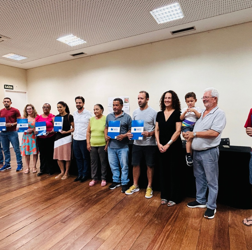 Prefeitura de Mariana entrega mais 20 títulos de regularização fundiária no Alto do Rosário