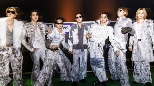 Fãs do BTS reclamam da redução de telões nos shows em São Paulo
