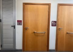 Fórum de Mariana ganha banheiro multigênero e treina equipe para atendimento inclusivo